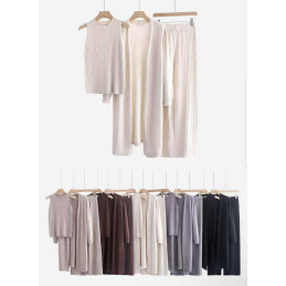 Komplet top + sweterek +...